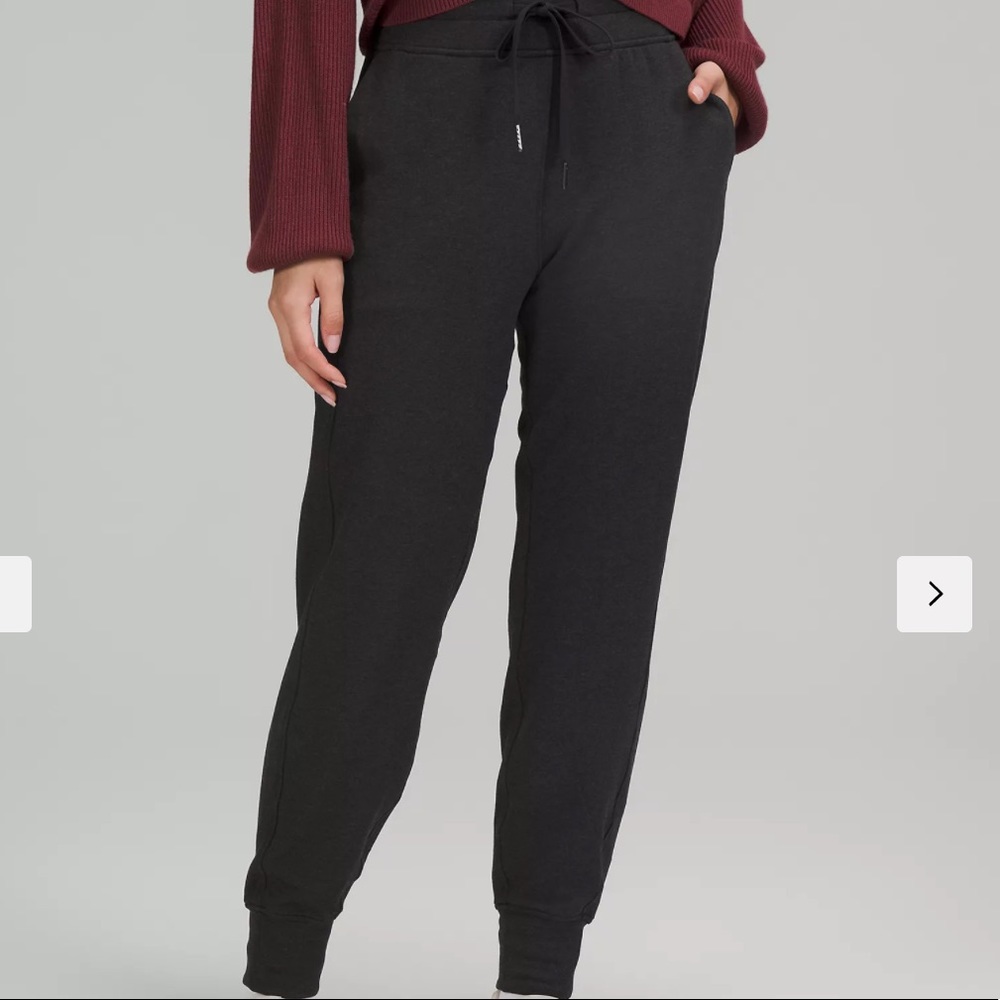 Lululemon Athletica BRAND NEW W/TAG— Ready to Fleece Jogger lulu size 2, black